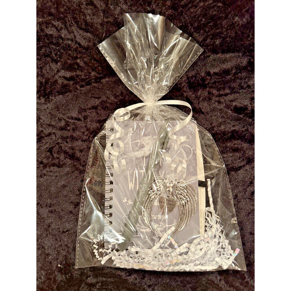 Spiral Notebook 4x6", Pen & Bonus Ornament, Gift Set, Gift-wrapped, Bible, Jesus - Picture 3 of 3